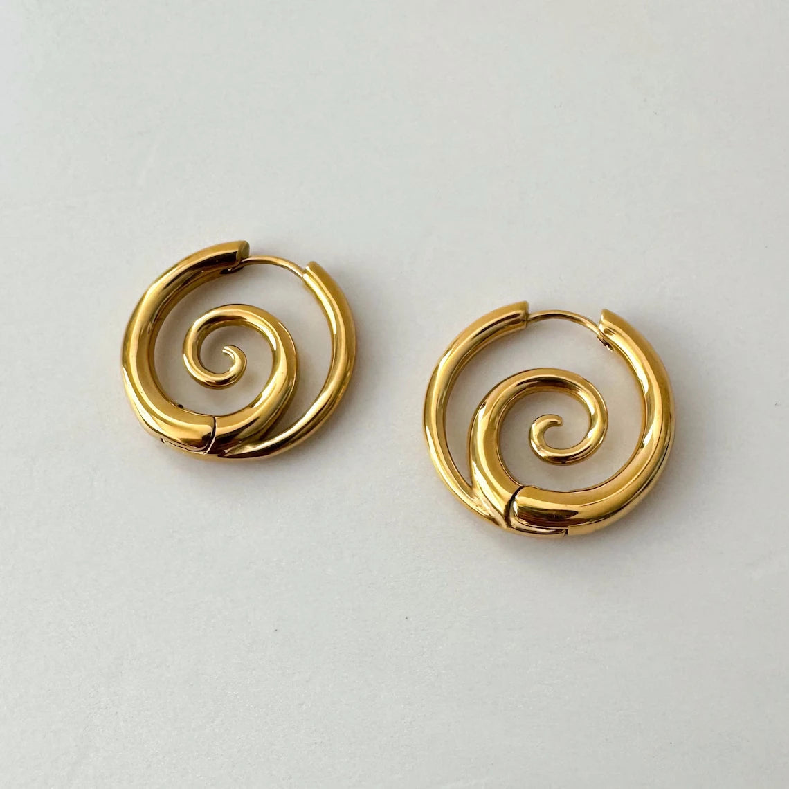 KALIAH | Pendientes de aro en espiral