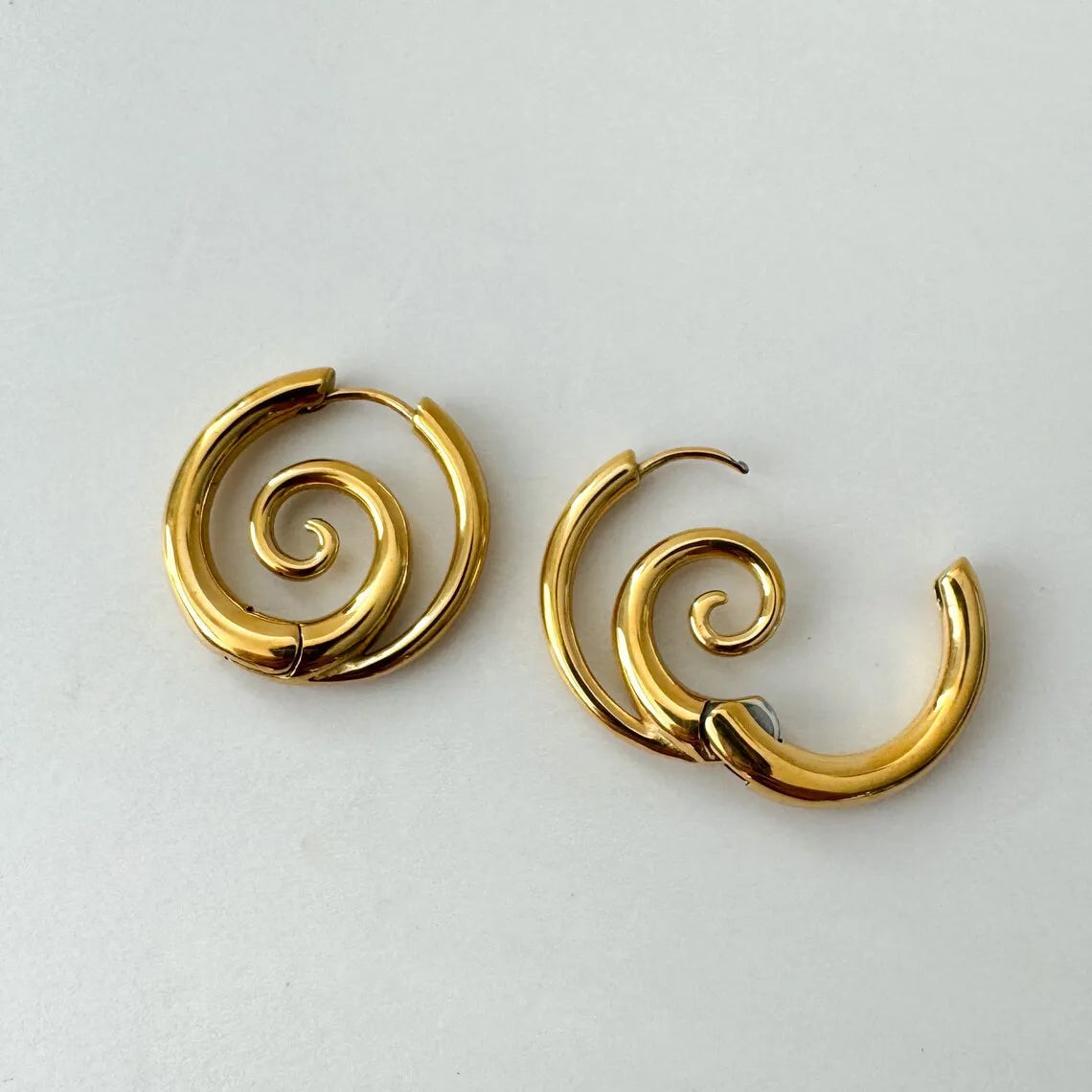 KALIAH | Pendientes de aro en espiral