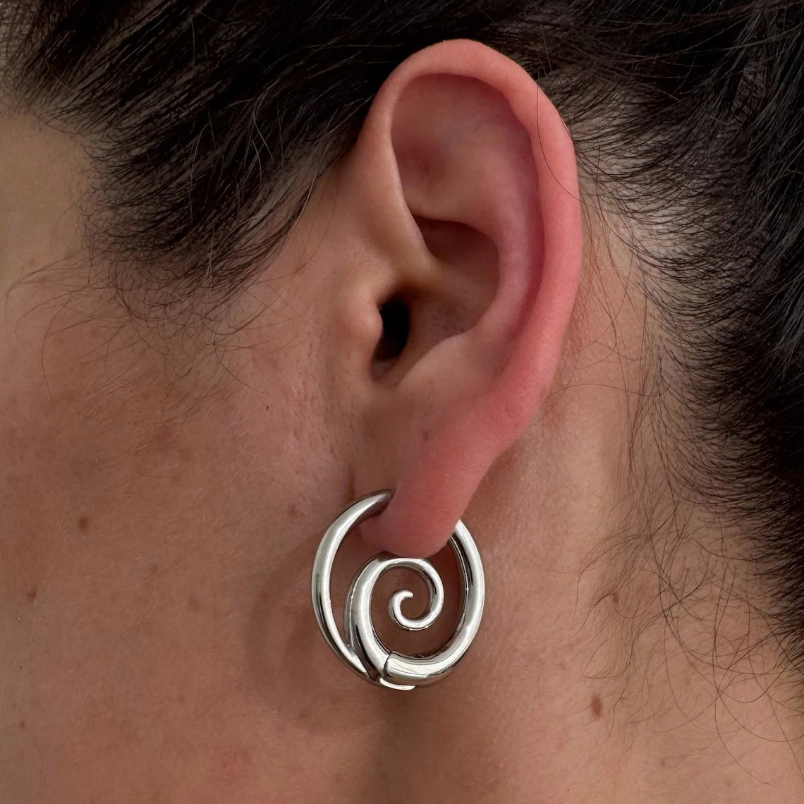KALIAH | Pendientes de aro en espiral